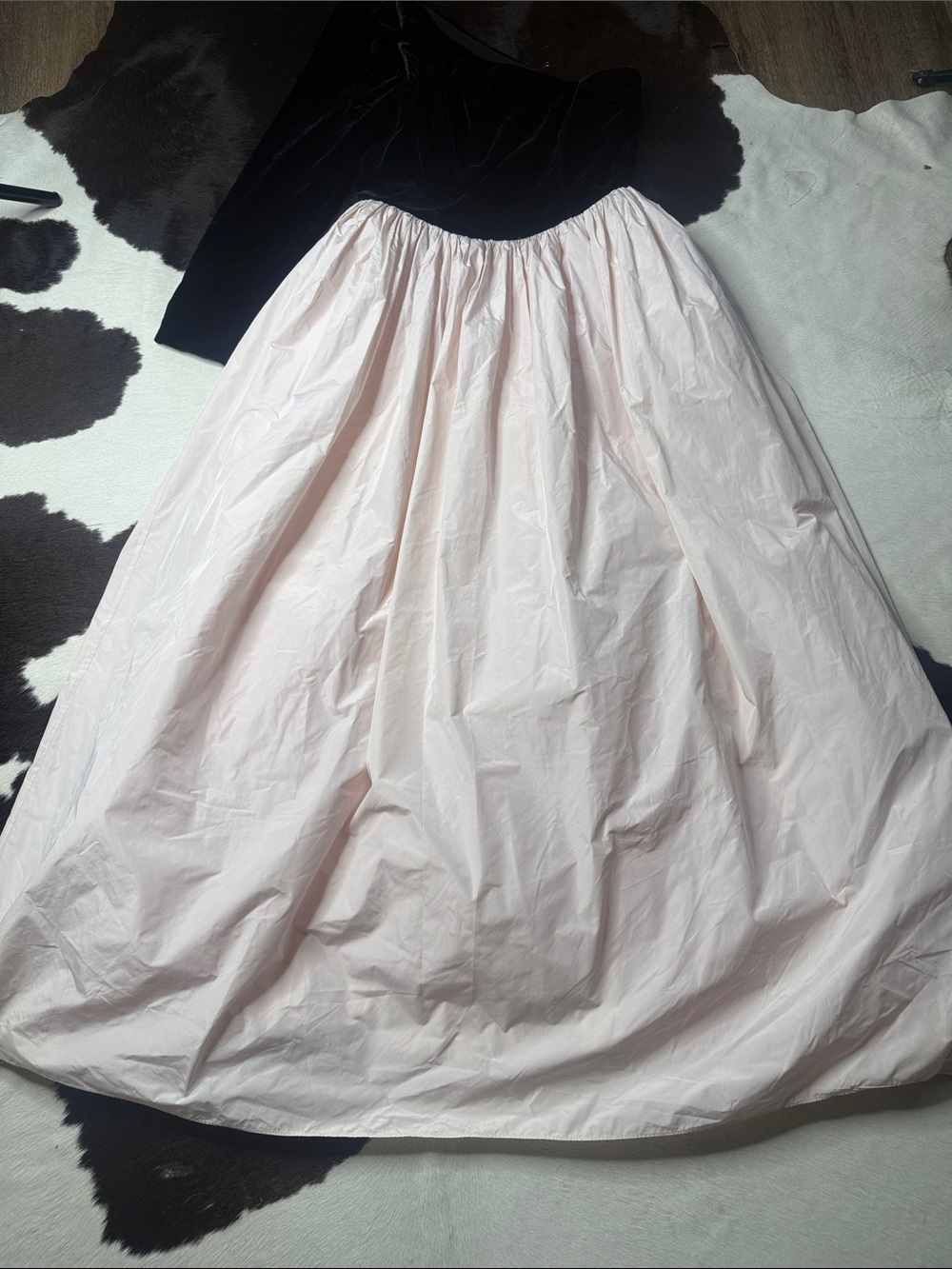 ANTONIO MELANI Black Velvet One-Shoulder Bodice with Pale Pink Full Skirt - Picture 4 of 5